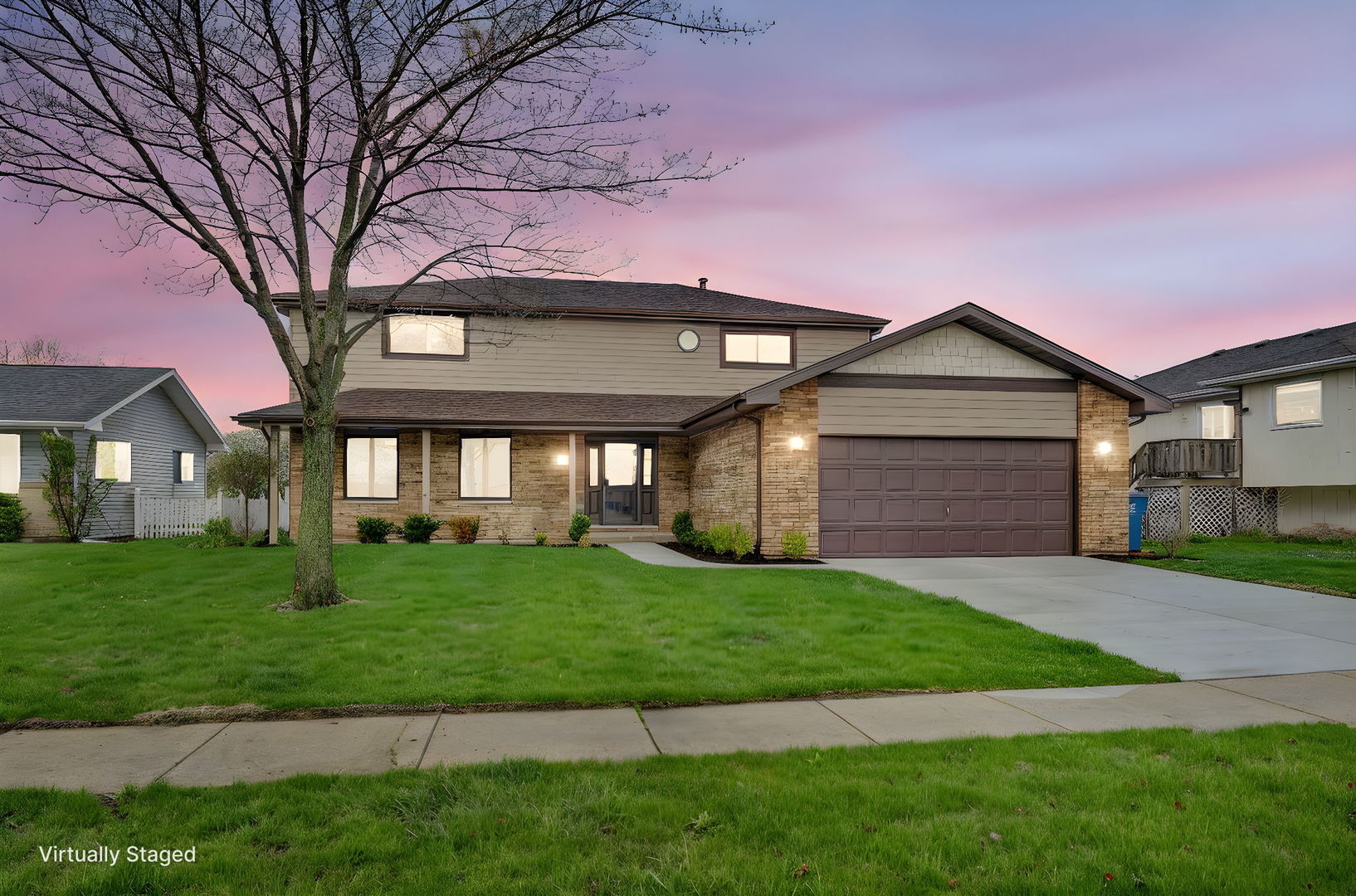 2380 Chestnut Lane Morris, IL 60450 - Photo 4 of 43 a front view of a house with a yard