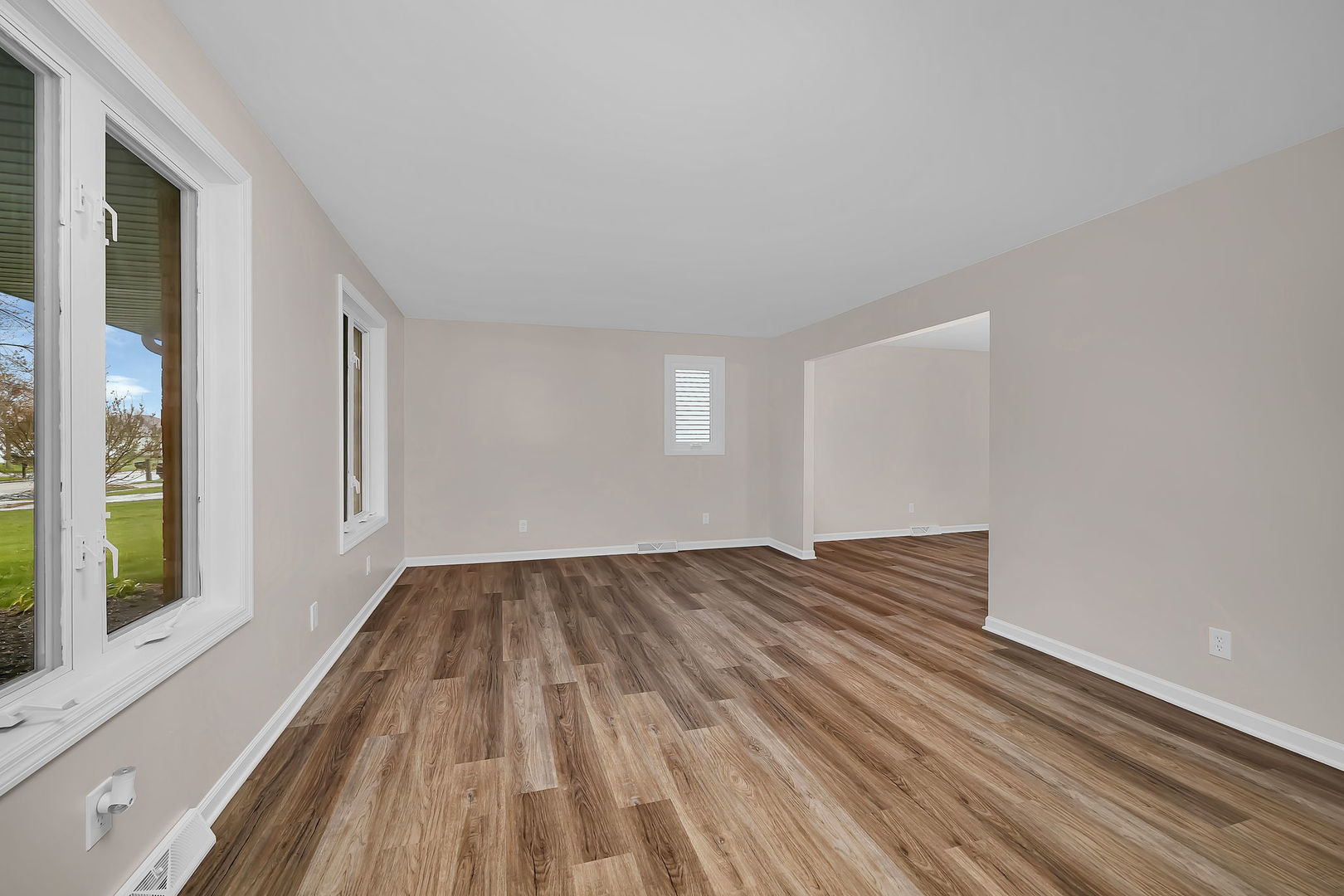 2380 Chestnut Lane Morris, IL 60450 - Photo 7 of 43 a view of an empty room and window