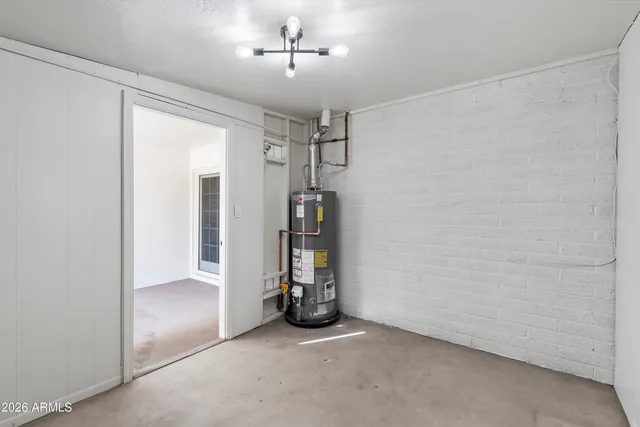 a view of empty room with ceiling fan