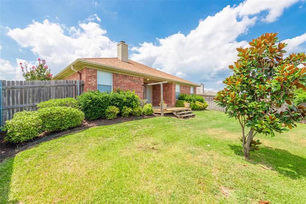 202 Whitestone Way Weatherford, TX 76085 - Photo 30 of 35 a front view of a house with garden