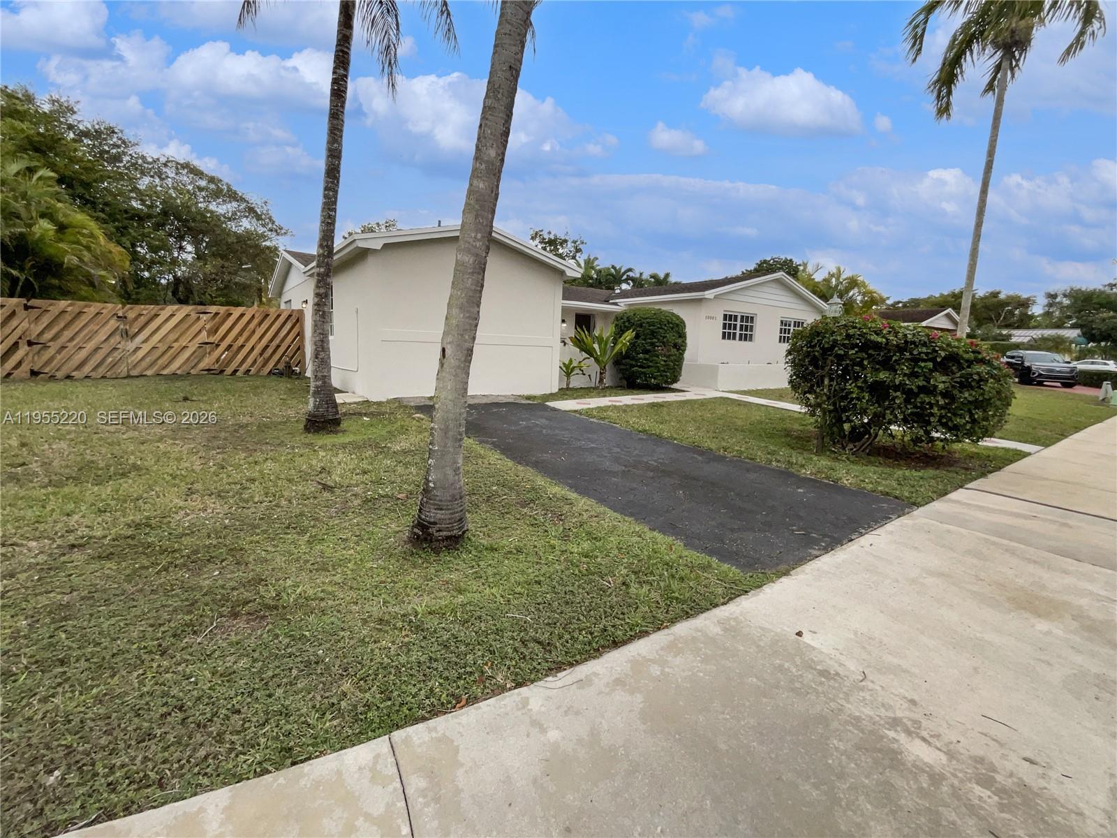 10001 Southwest 99th Avenue Miami, FL 33176 - Photo 6 of 22