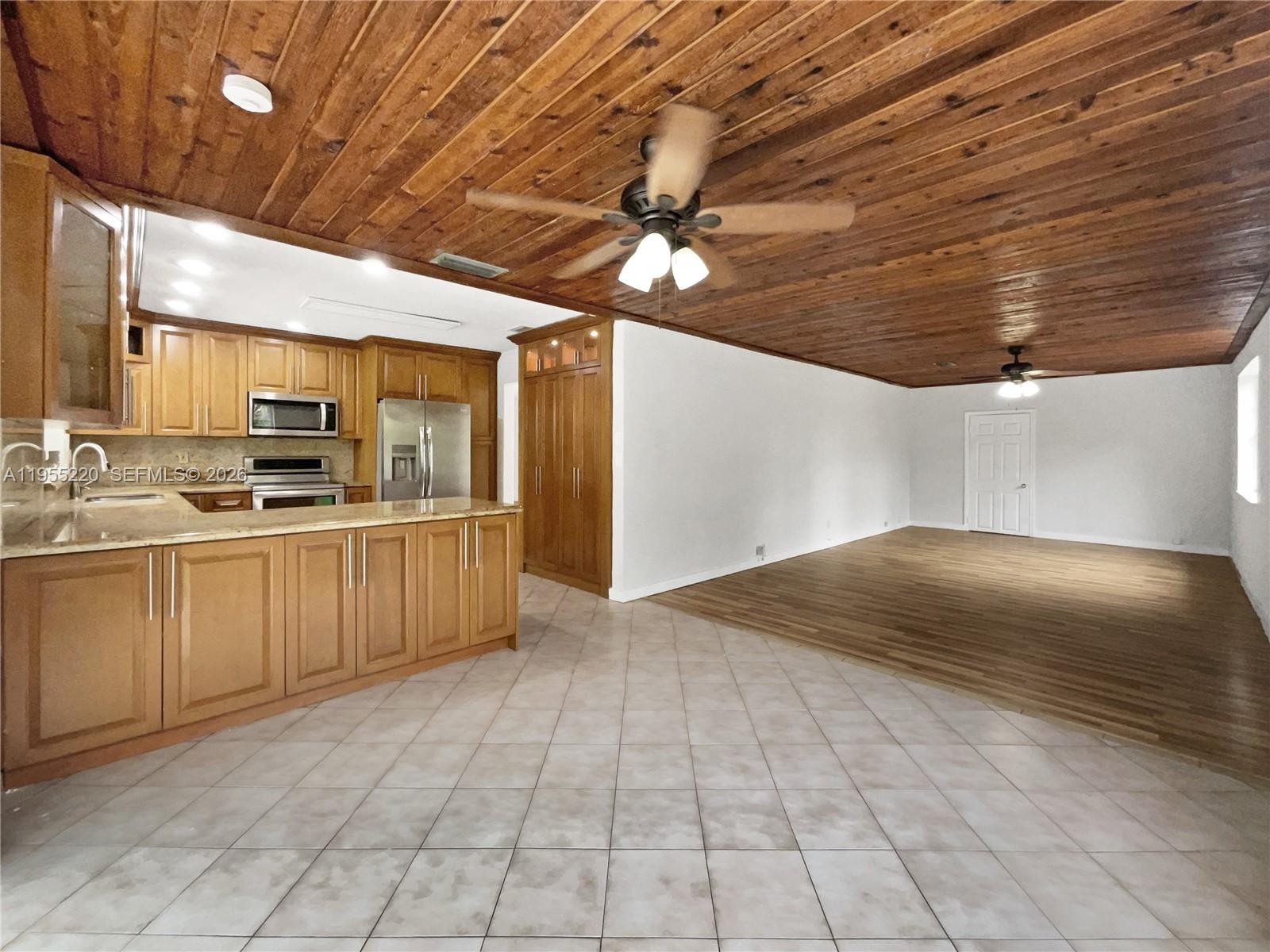 10001 Southwest 99th Avenue Miami, FL 33176 - Photo 8 of 22