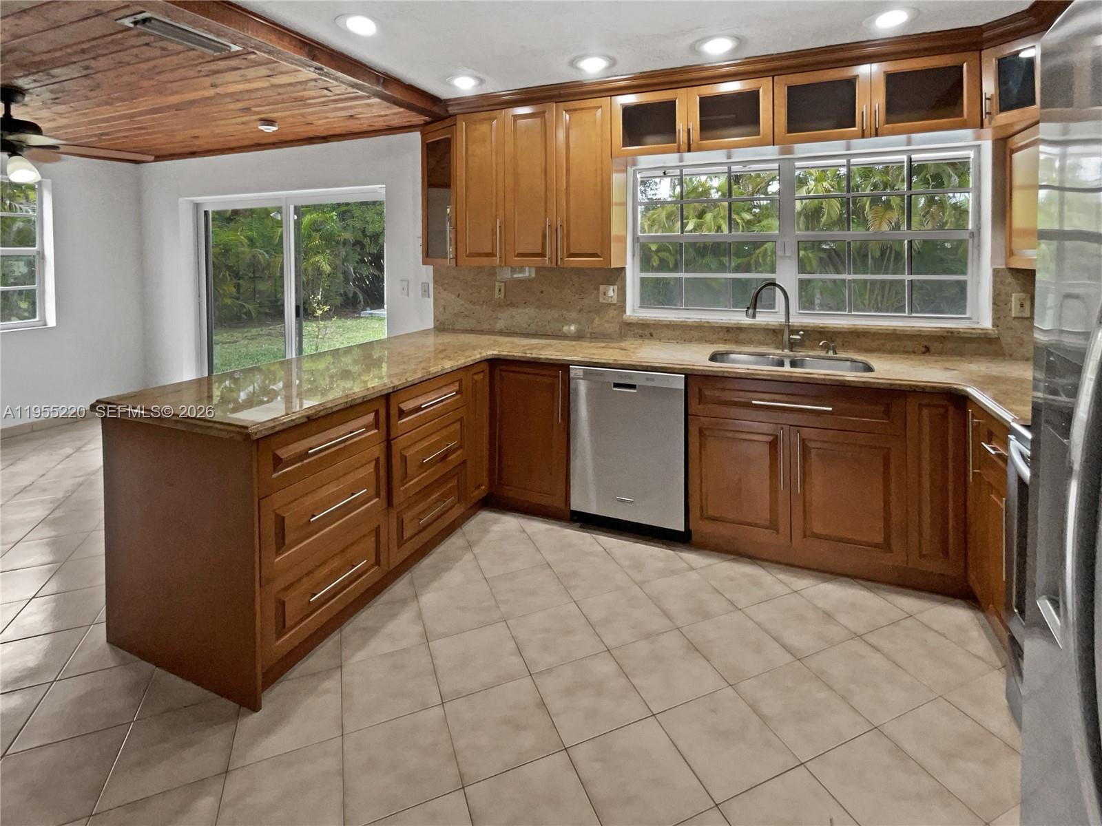 10001 Southwest 99th Avenue Miami, FL 33176 - Photo 10 of 22