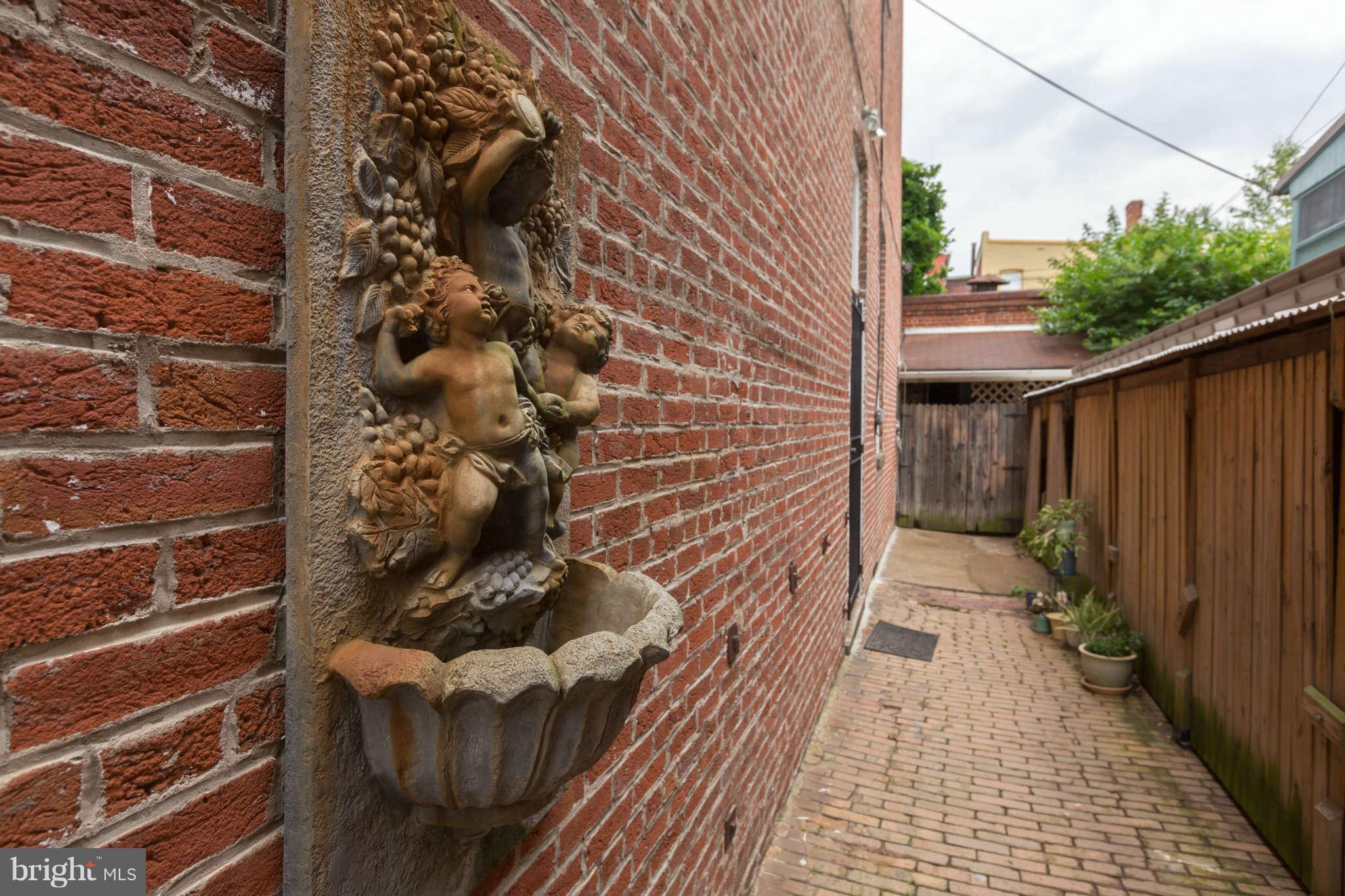 931 R Street Northwest Washington, DC 20001 - Photo 4 of 19 Walkway