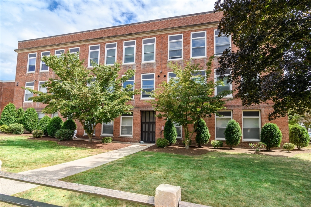 948 Main Street, Unit 209 Waltham, MA 02451 - Photo 1 of 17