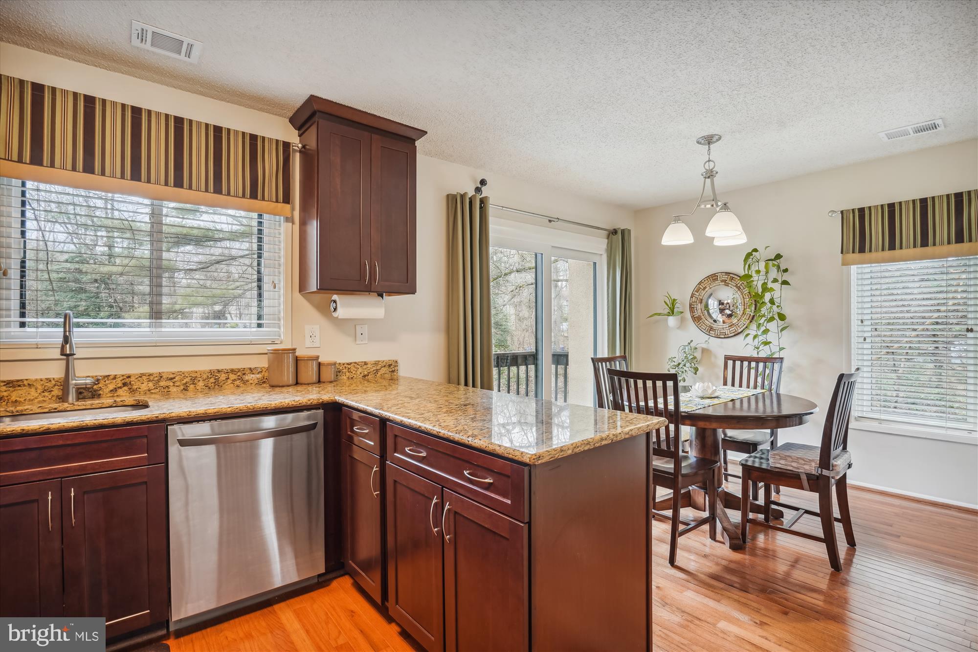 2212 Cartwright Place Reston, VA 20191 - Photo 5 of 45 Kitchen
