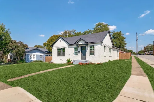 a view of a house with a big yard