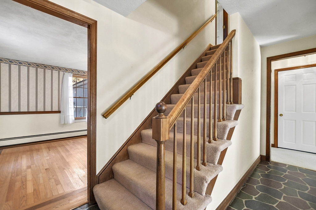 124 Rowley Bridge Road Topsfield, MA 01983 - Photo 3 of 38 Gallery Image 3
