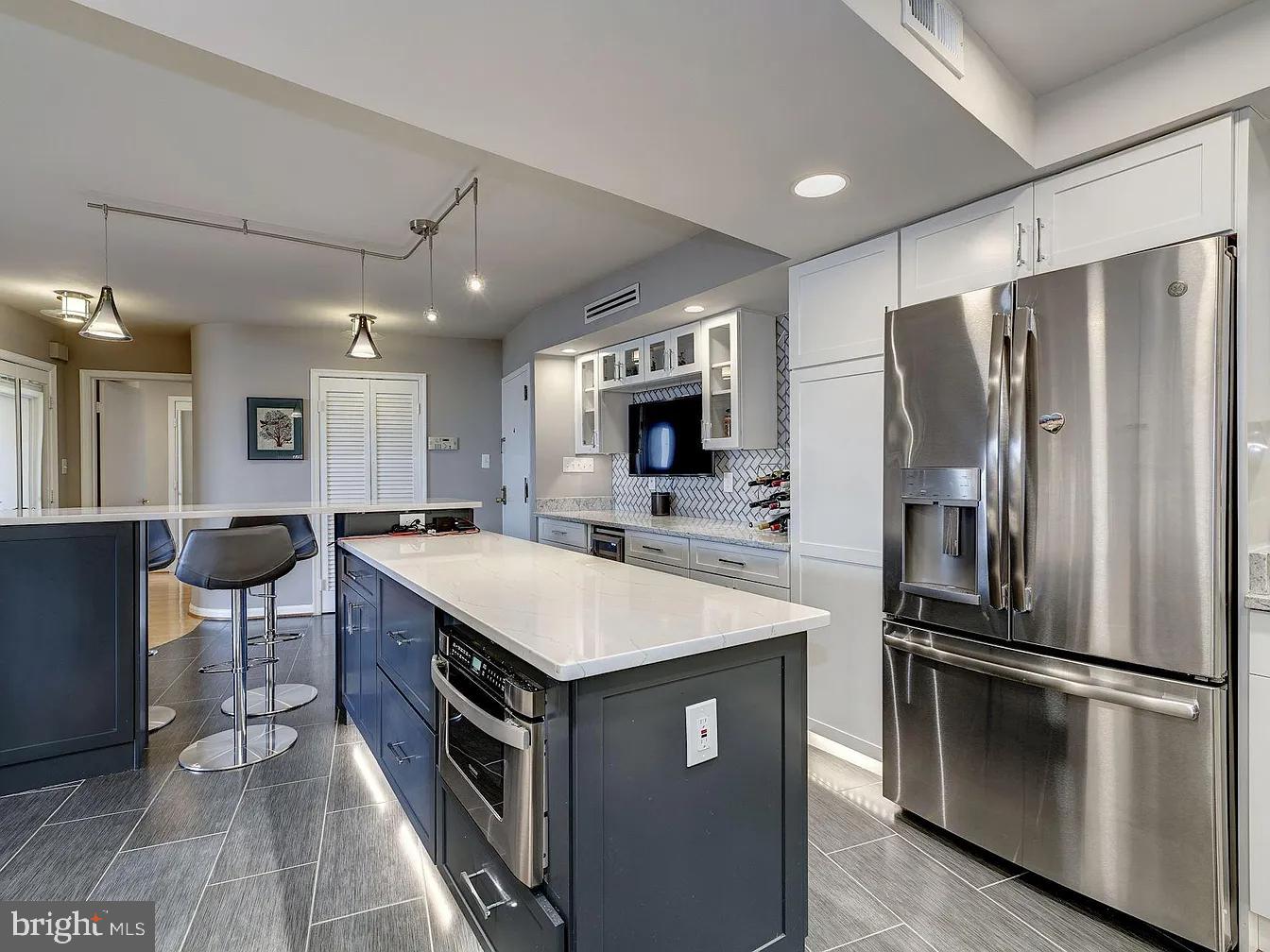 1101 South Arlington Ridge Road, Unit 913 Arlington, VA 22202 - Photo 14 of 39