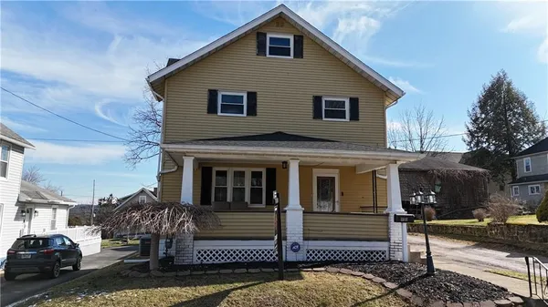 $1,350 | 910 Temple Avenue, New Castle, PA 16101