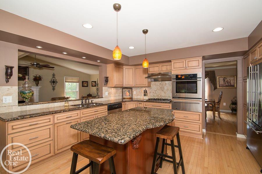 471 Lake Forest Road Rochester Hills, MI 48309 - Photo 11 of 32