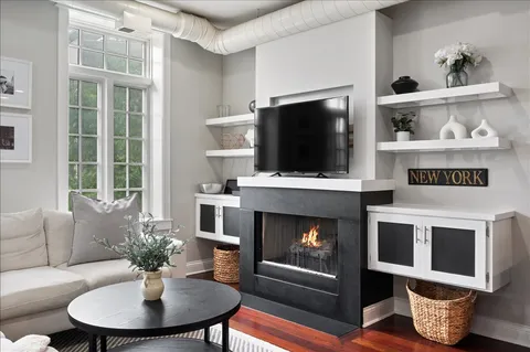 $515,000 | 636 North Racine Avenue, Unit 3S, Chicago, IL 60642