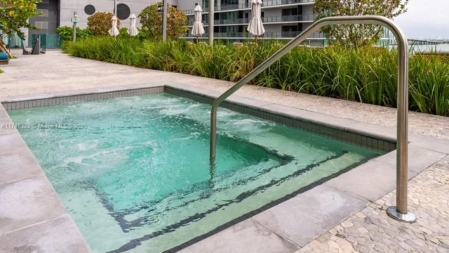 $910,000 | 650 Northeast 32nd Street, Unit 2105, Miami, FL 33137