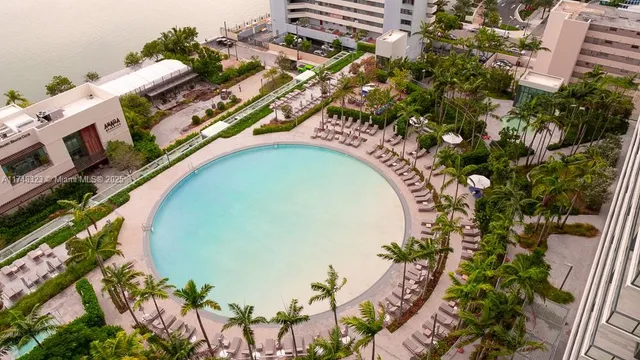 $910,000 | 650 Northeast 32nd Street, Unit 2105, Miami, FL 33137