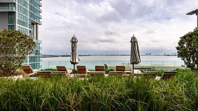 $910,000 | 650 Northeast 32nd Street, Unit 2105, Miami, FL 33137