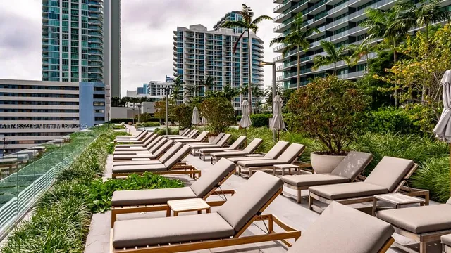 $910,000 | 650 Northeast 32nd Street, Unit 2105, Miami, FL 33137