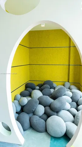 $910,000 | 650 Northeast 32nd Street, Unit 2105, Miami, FL 33137