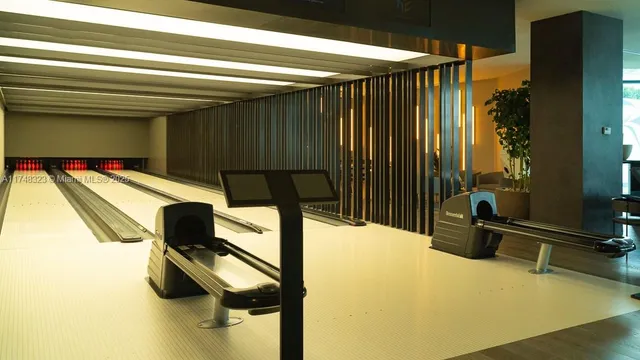 $910,000 | 650 Northeast 32nd Street, Unit 2105, Miami, FL 33137