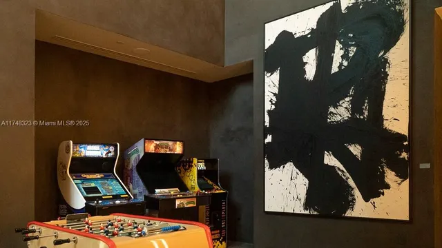 $910,000 | 650 Northeast 32nd Street, Unit 2105, Miami, FL 33137