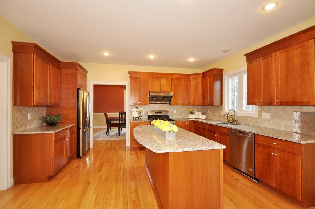 27 Liberty Road Bedford, MA 01730 - Photo 8 of 27 Gallery Image 8