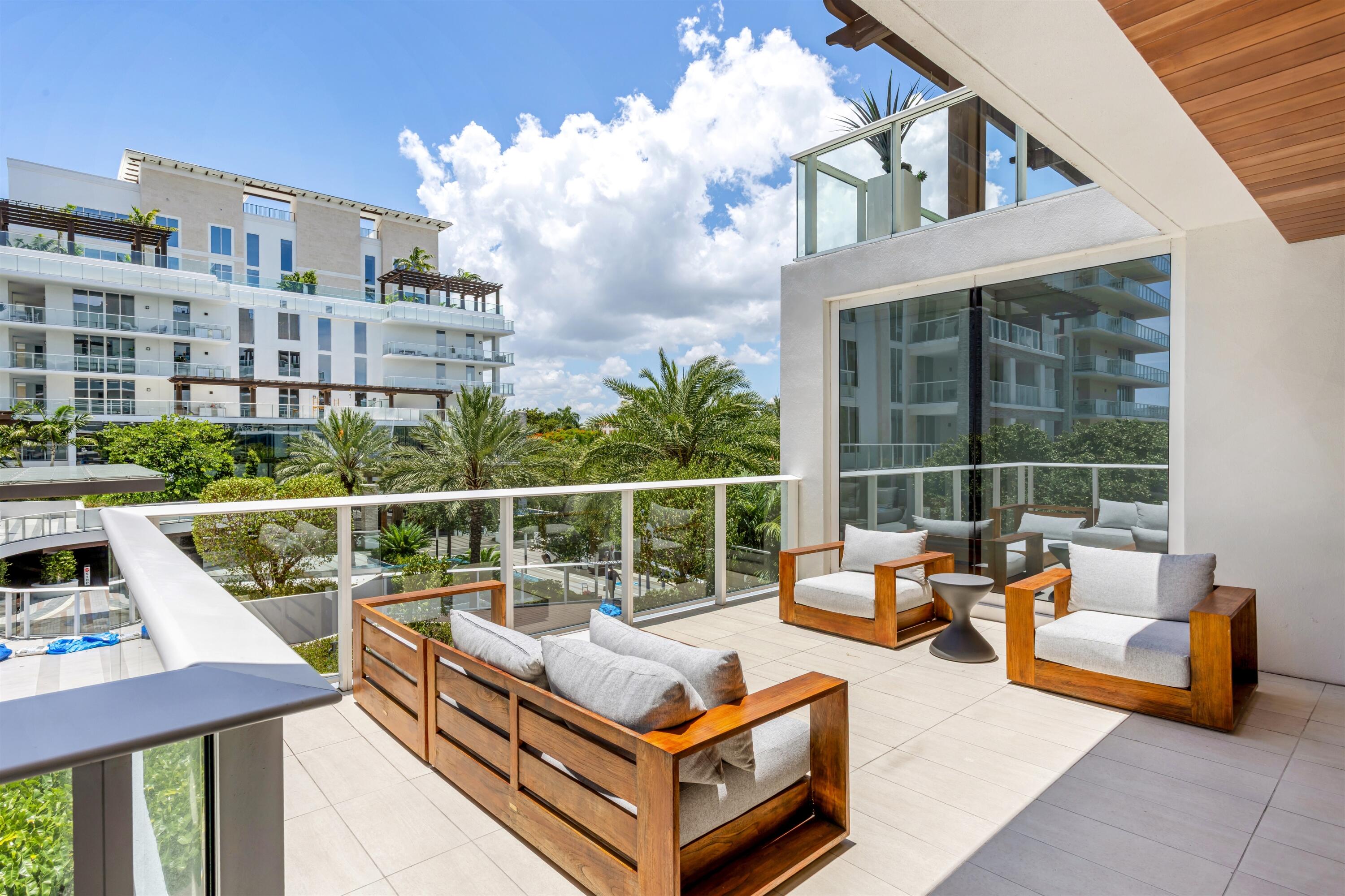 200 Southeast Mizner Boulevard, Unit 410 Boca Raton, FL 33432 - Photo 25 of 44 CLUB ROOM OUTDOOR_SEATING