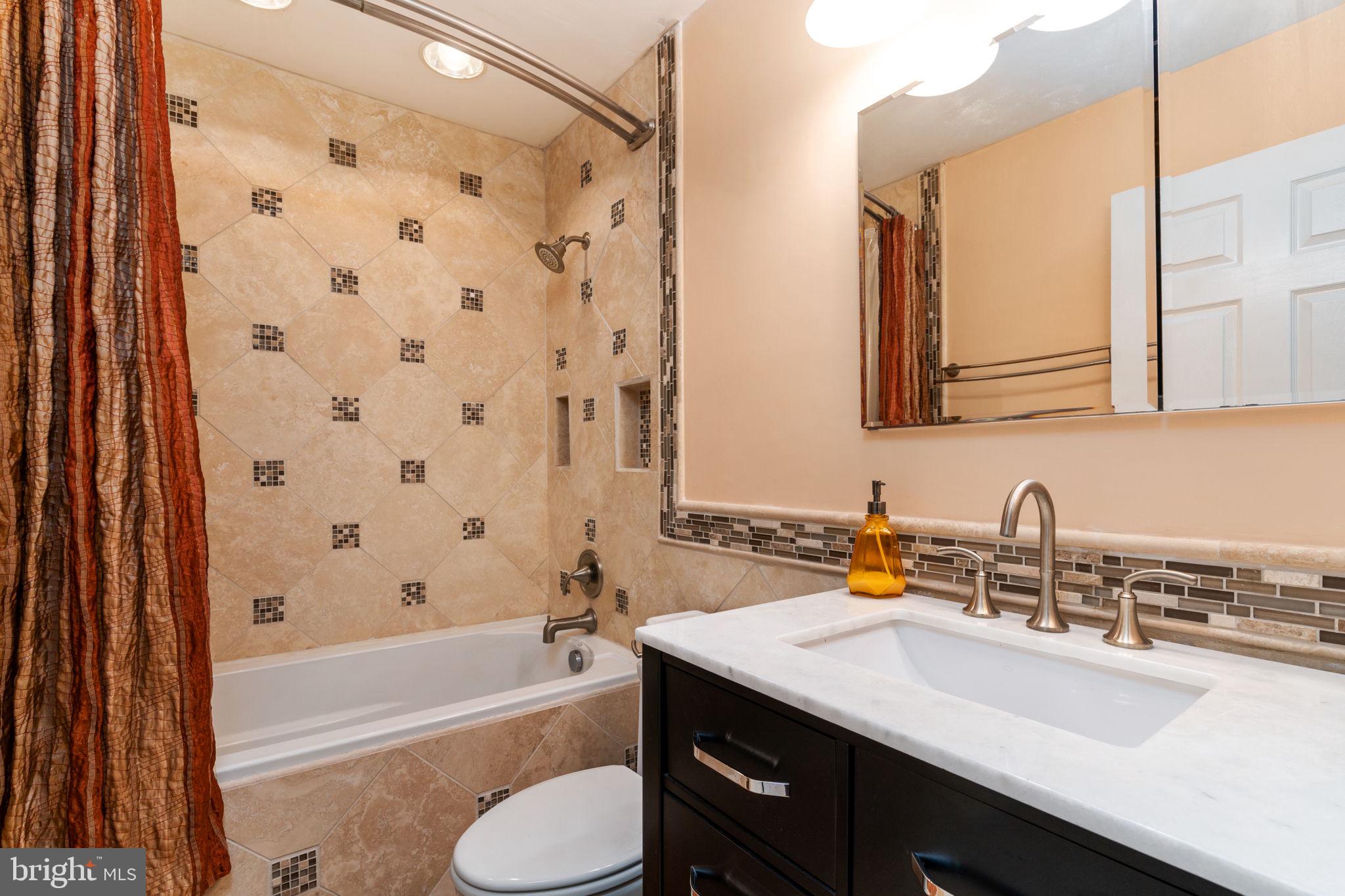 8029 Rocky Run Road Gainesville, VA 20155 - Photo 14 of 30 Upper level shared bathroom