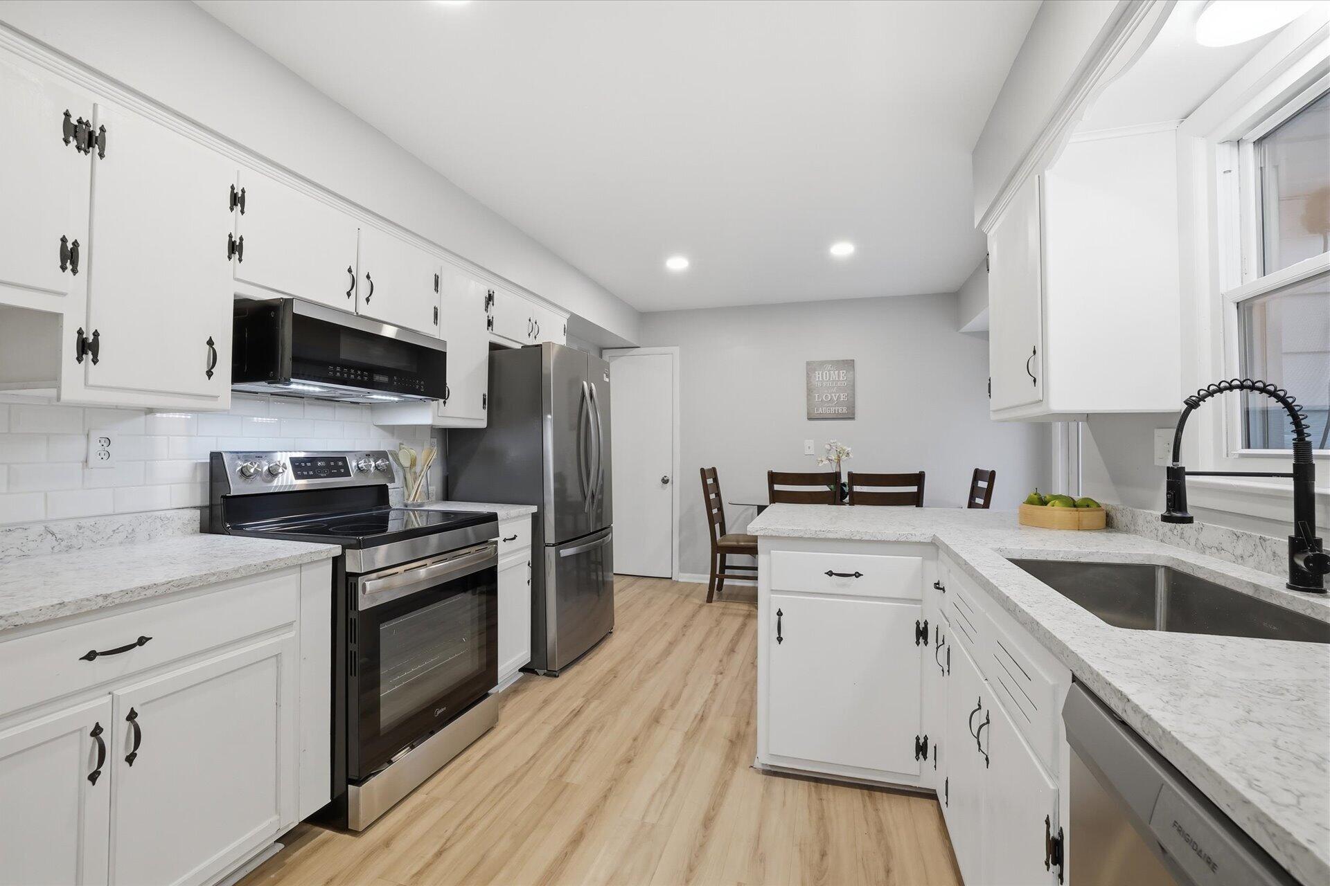 4979 West Dean Road Milwaukee, WI 53223 - Photo 8 of 30 10-010_ACAM6230