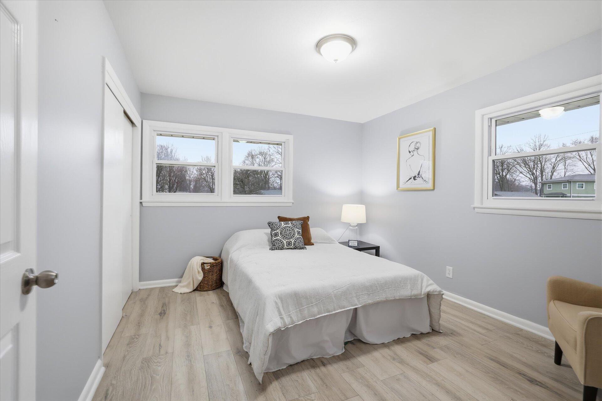 4979 West Dean Road Milwaukee, WI 53223 - Photo 10 of 30 12-012_ACAM6182