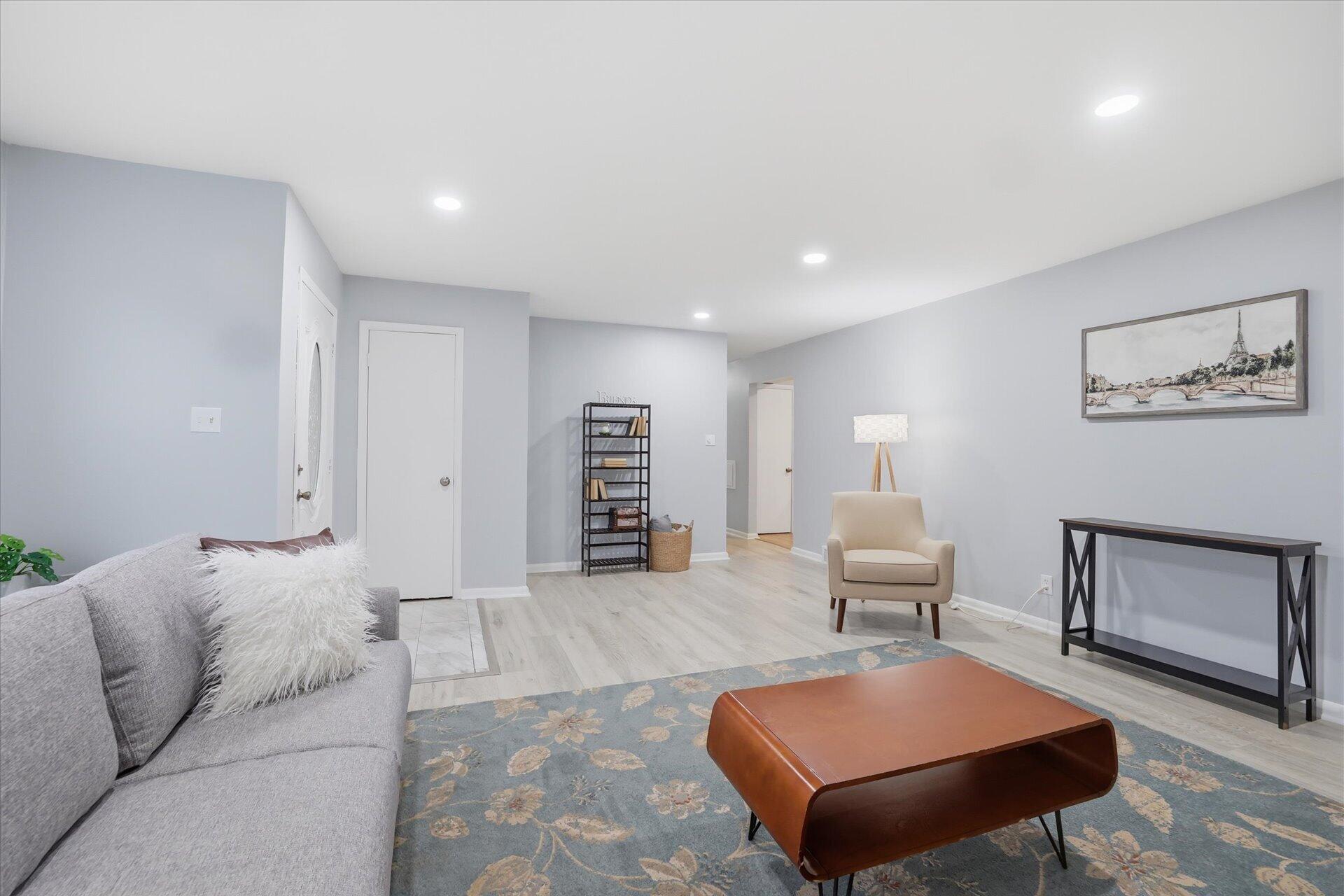 4979 West Dean Road Milwaukee, WI 53223 - Photo 5 of 30 07-007_ACAM6218