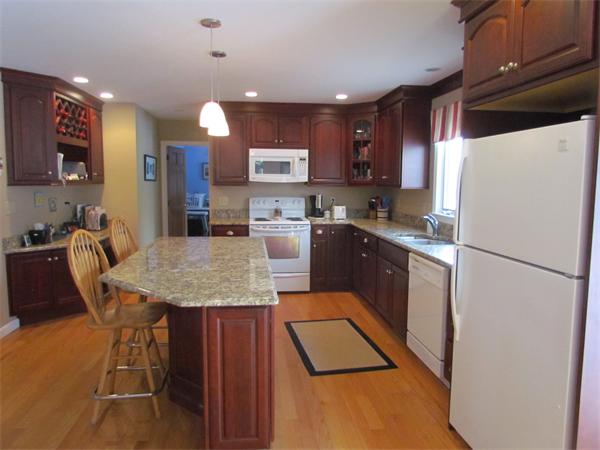 28 Coventry Road Holden, MA 01520 - Photo 4 of 19 Gallery Image 4
