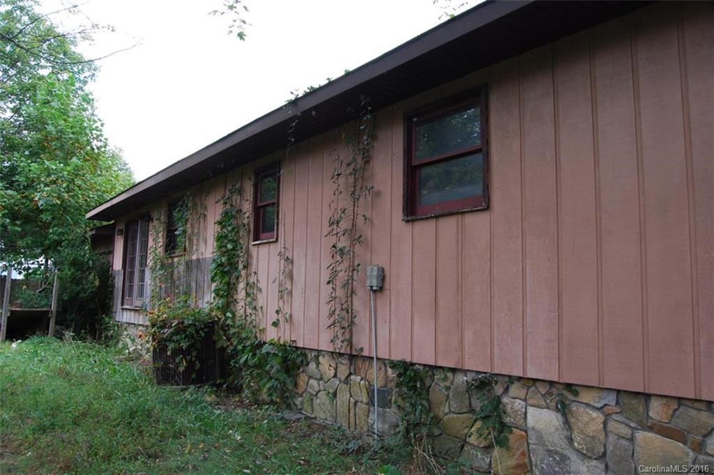 765 St Pauls Road Hendersonville, NC 28792 - Photo 4 of 10 Gallery Image 4