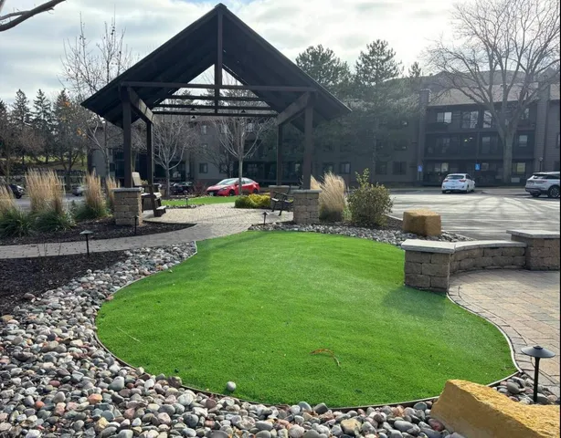 $2,000 | 7301 West 101st Street, Unit 102, Bloomington, MN 55438