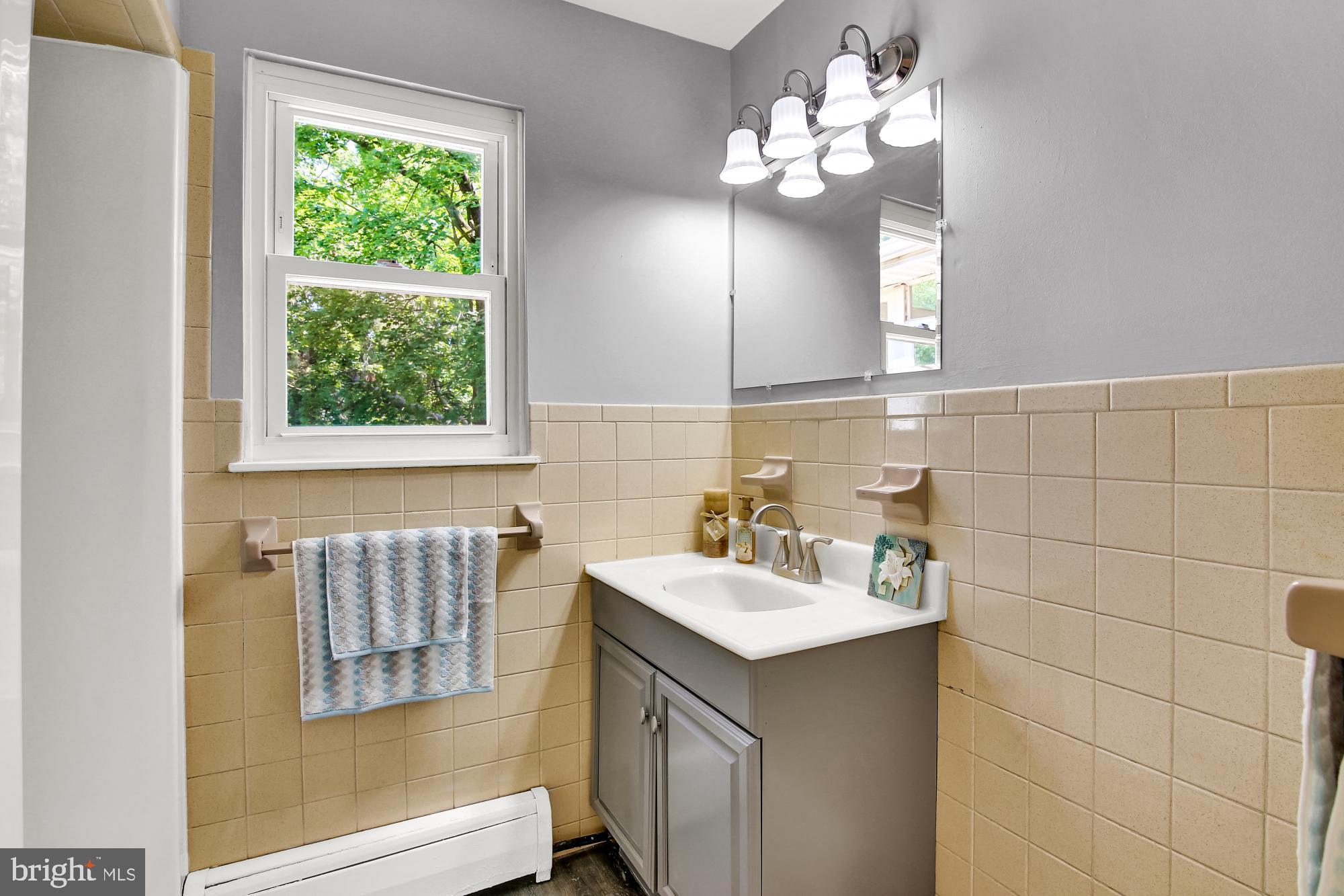 2803 Duncan Road Wilmington, DE 19808 - Photo 13 of 26 Owner's Bathroom w/Walk-in Shower