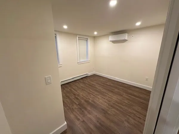 $2,000 | 173 Oakland Avenue, Unit LOWER LEVEL, Jersey City, NJ 07306