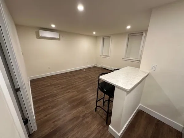 $2,000 | 173 Oakland Avenue, Unit LOWER LEVEL, Jersey City, NJ 07306