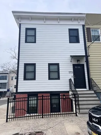 $2,000 | 173 Oakland Avenue, Unit LOWER LEVEL, Jersey City, NJ 07306