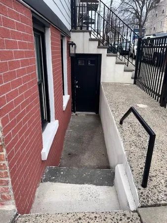 $2,000 | 173 Oakland Avenue, Unit LOWER LEVEL, Jersey City, NJ 07306