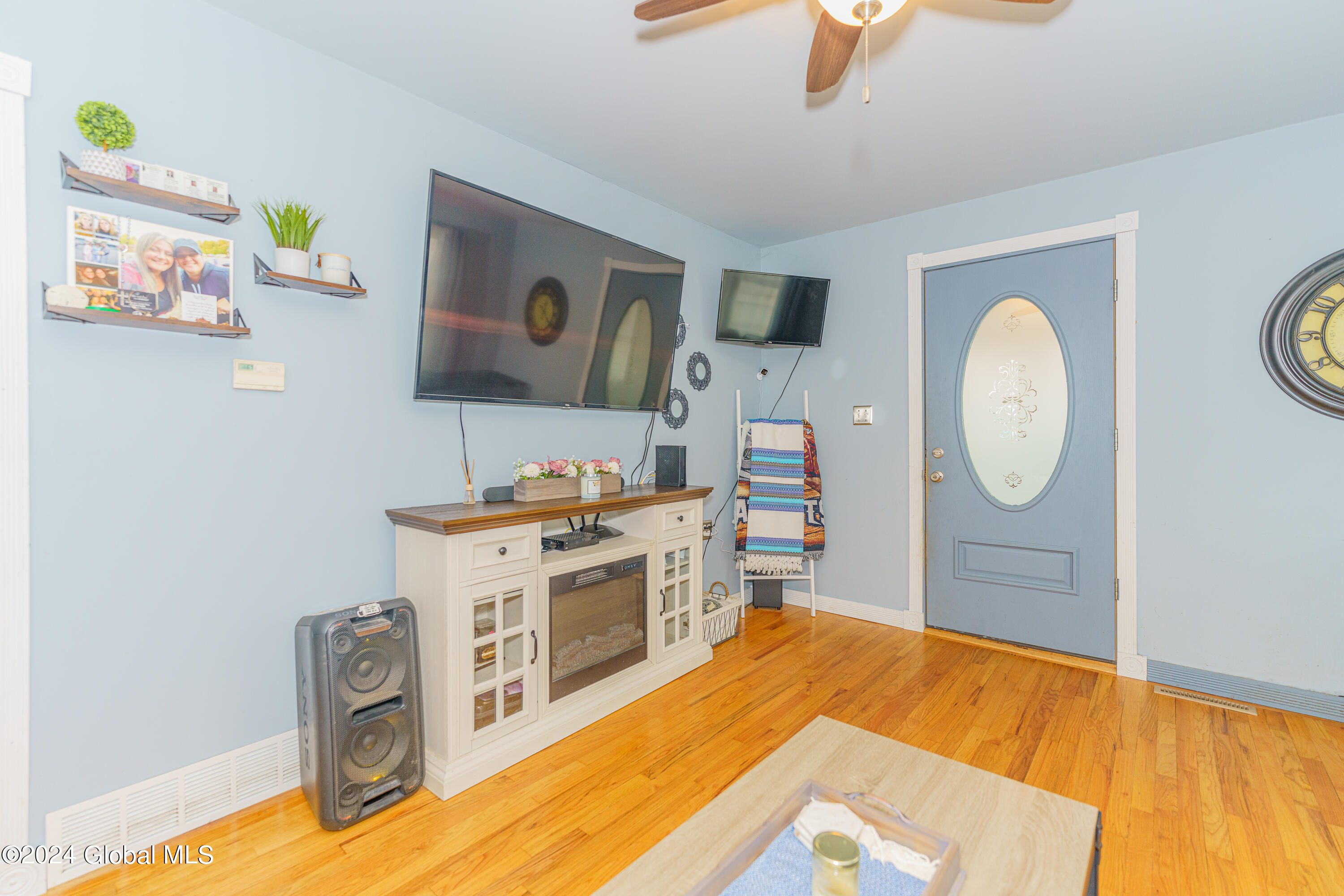 350 Princetown Road Rotterdam, NY 12306 - Photo 9 of 33 2 Livingroom 4