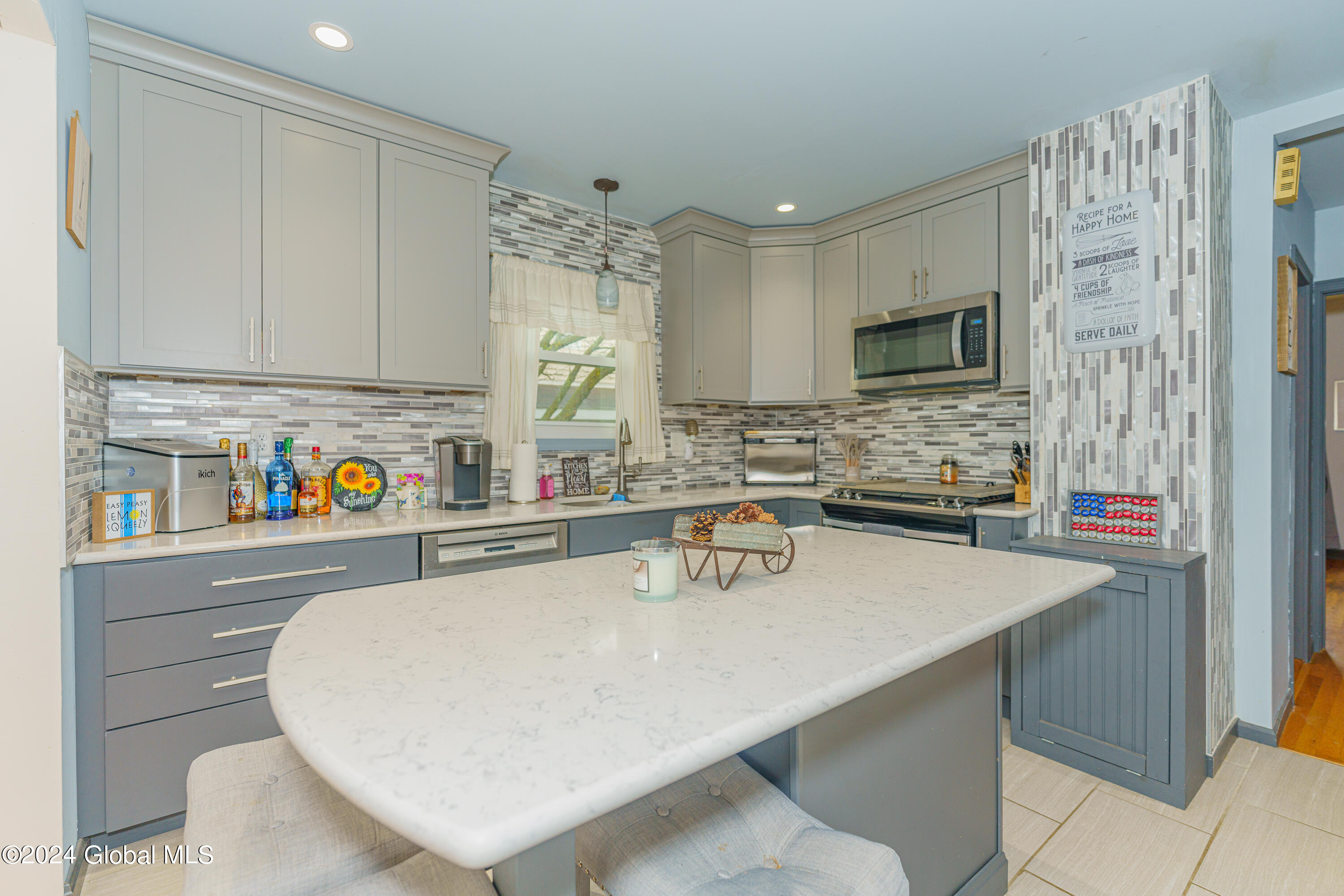 350 Princetown Road Rotterdam, NY 12306 - Photo 10 of 33 3 Kitchen 1