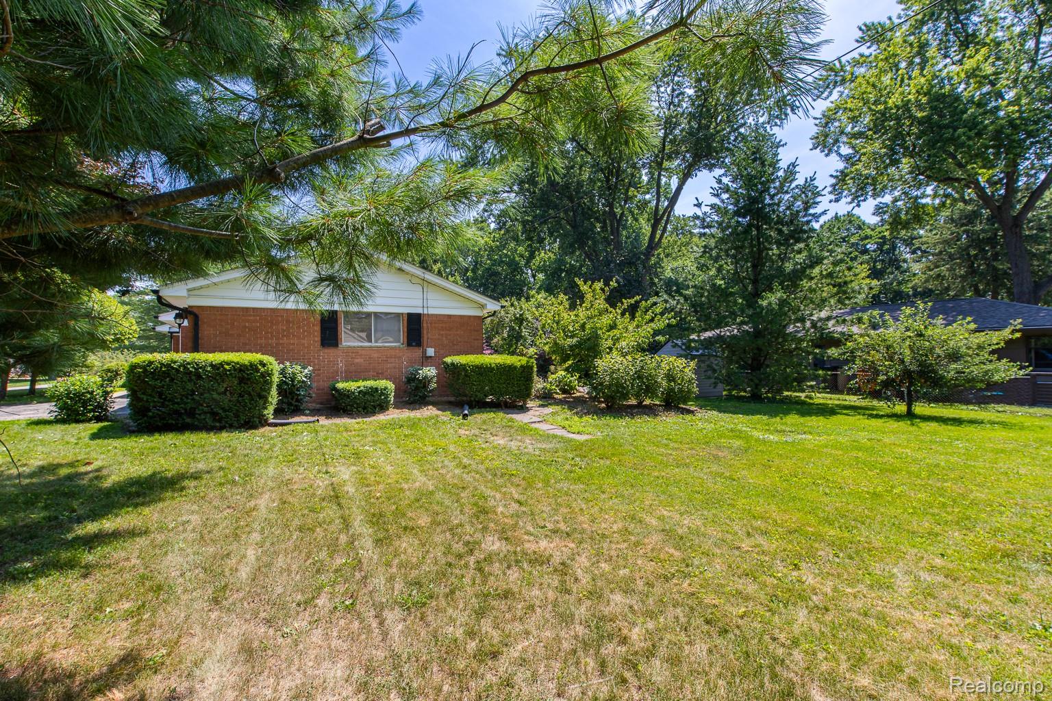 3161 Woodcrest Road Rochester, MI 48309 - Photo 59 of 65 3161 Woodcrest Rd-55.jpg