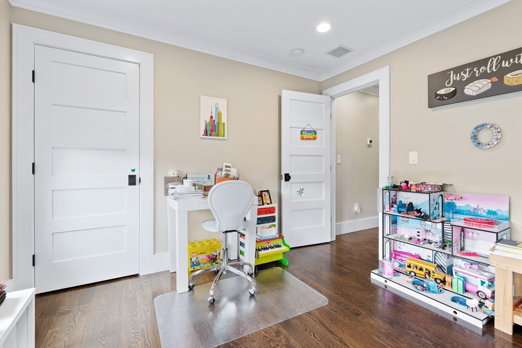 41 Chesley Road, Unit 2 Newton, MA 02459 - Photo 18 of 31
