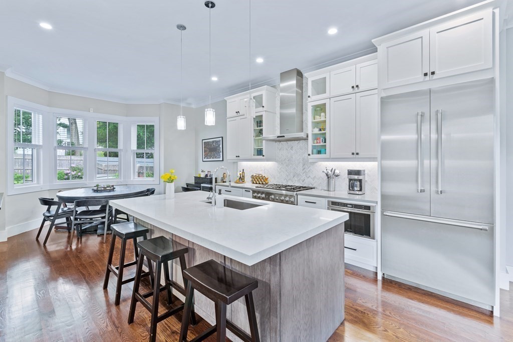 41 Chesley Road, Unit 2 Newton, MA 02459 - Photo 3 of 31