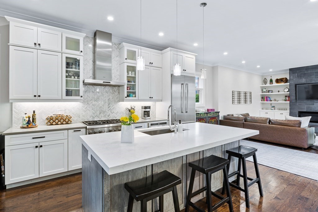 41 Chesley Road, Unit 2 Newton, MA 02459 - Photo 4 of 31