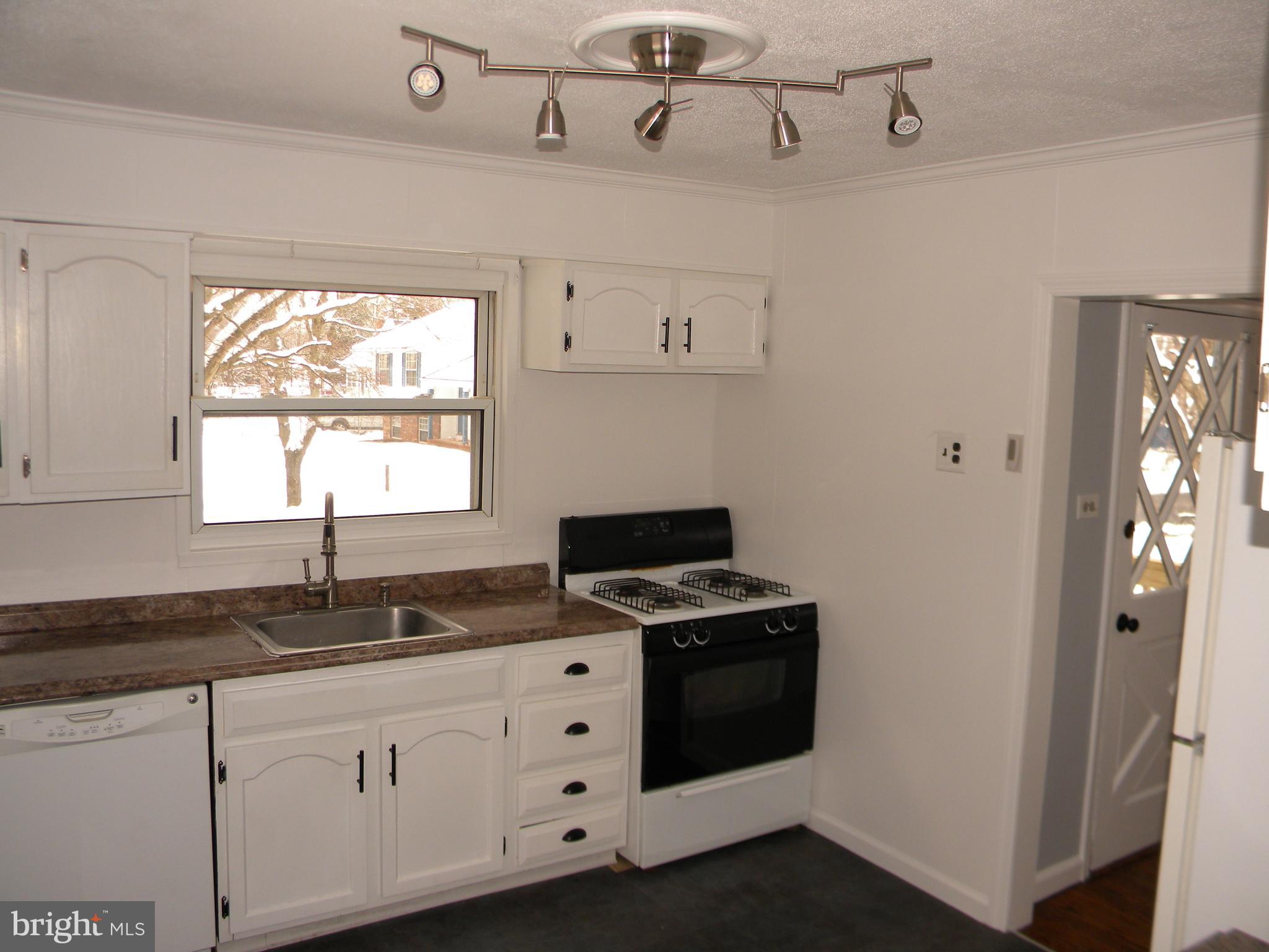 45 Laurel Road Clementon, NJ 08021 - Photo 10 of 36 Gallery Image 10