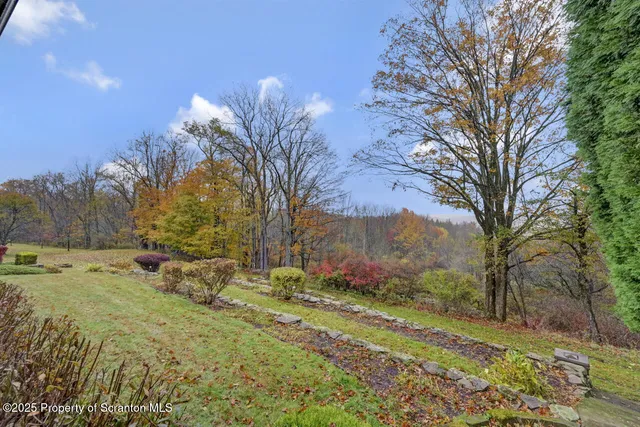 $695,000 | 11 Mizianty Lane, Waymart, PA 18472