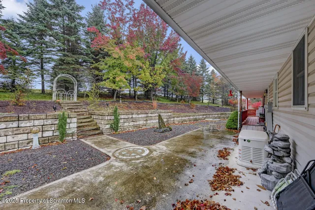 $695,000 | 11 Mizianty Lane, Waymart, PA 18472