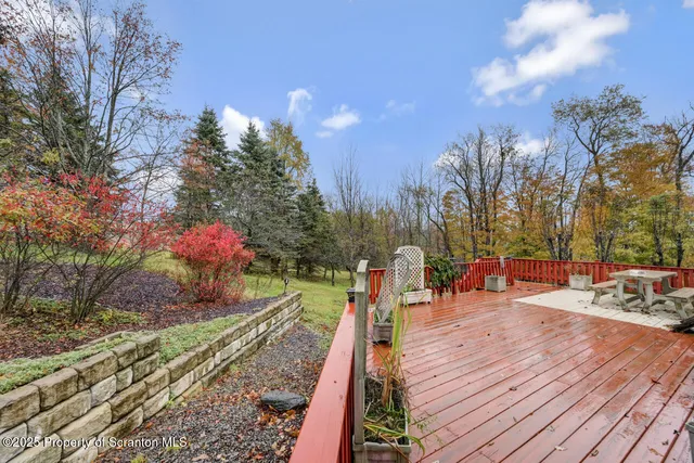 $695,000 | 11 Mizianty Lane, Waymart, PA 18472