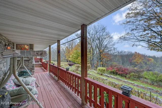 $695,000 | 11 Mizianty Lane, Waymart, PA 18472