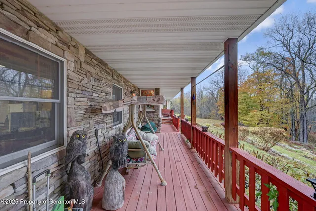 $695,000 | 11 Mizianty Lane, Waymart, PA 18472