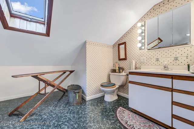 $695,000 | 11 Mizianty Lane, Waymart, PA 18472